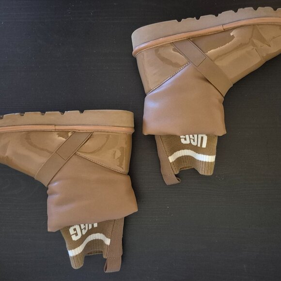 UGG cute mini boots perfect for winter - Picture 7 of 8